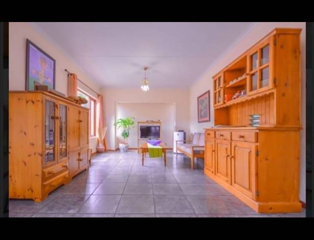 8 BEDROOM HOUSE FOR SALE IN ESSEXWOLD